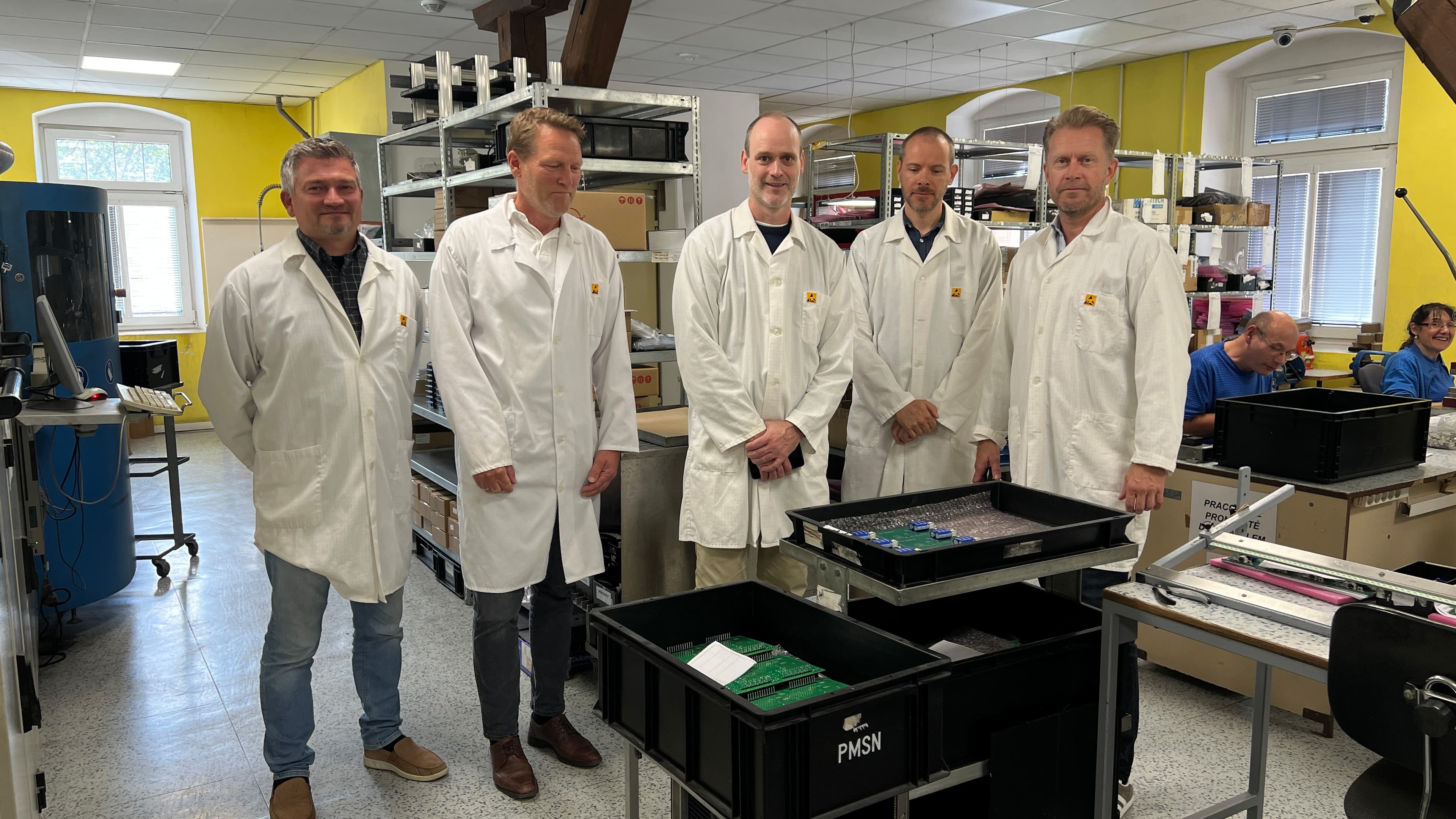 Team members from Oss Norge, Virinco Technology and Virinco Czech at the production facility.