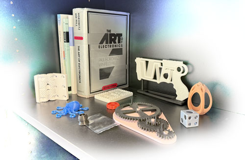 A peek into Jørgen´s office shelf- showcasing 3D-printed creations